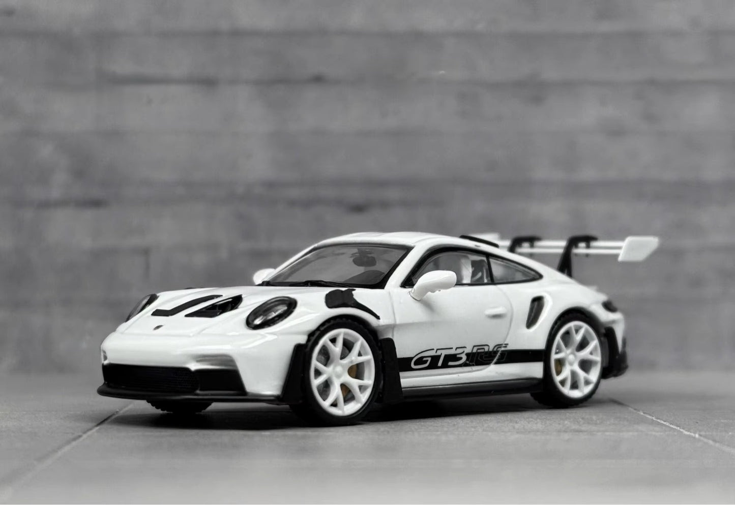 Porsche 911 GT3 RS 1:64 Glow