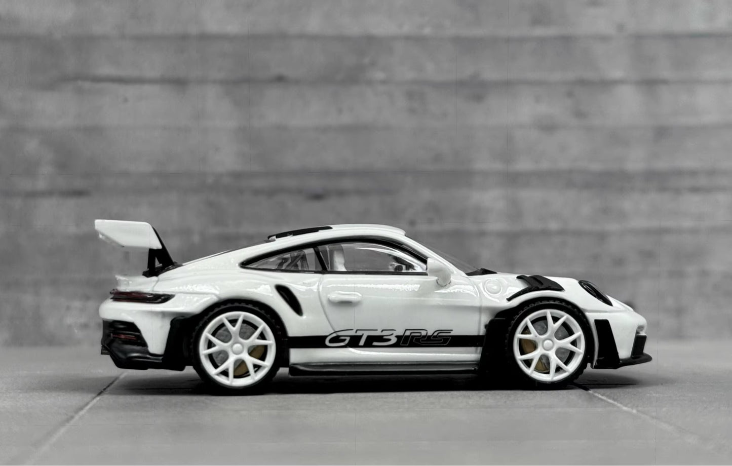 Porsche 911 GT3 RS 1:64 Glow